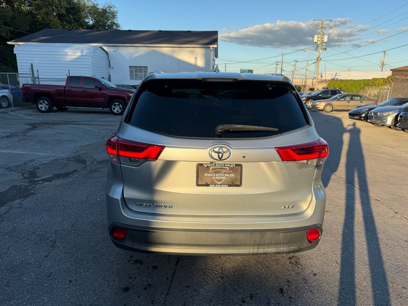 Toyota Highlander XLE 4D SUV FWD 2017