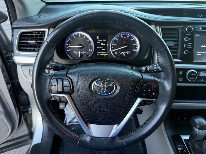 Toyota Highlander XLE 4D SUV FWD 2017