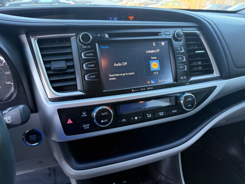 Toyota Highlander XLE 4D SUV FWD 2017