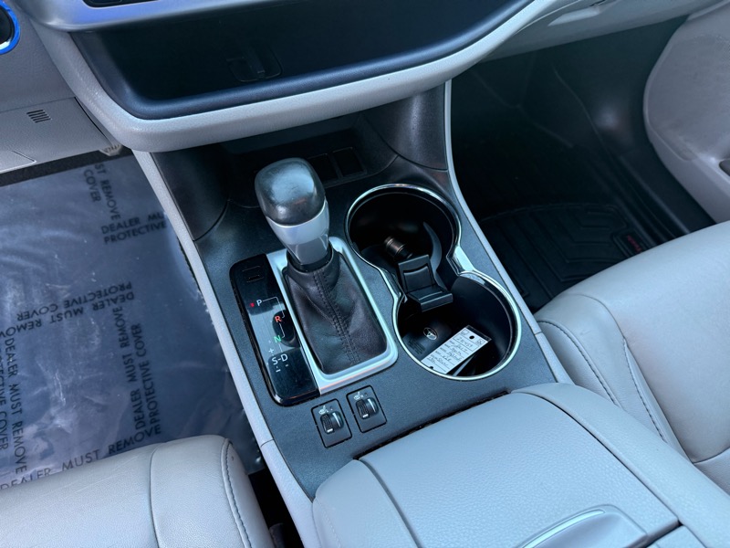 Toyota Highlander XLE 4D SUV FWD 2017