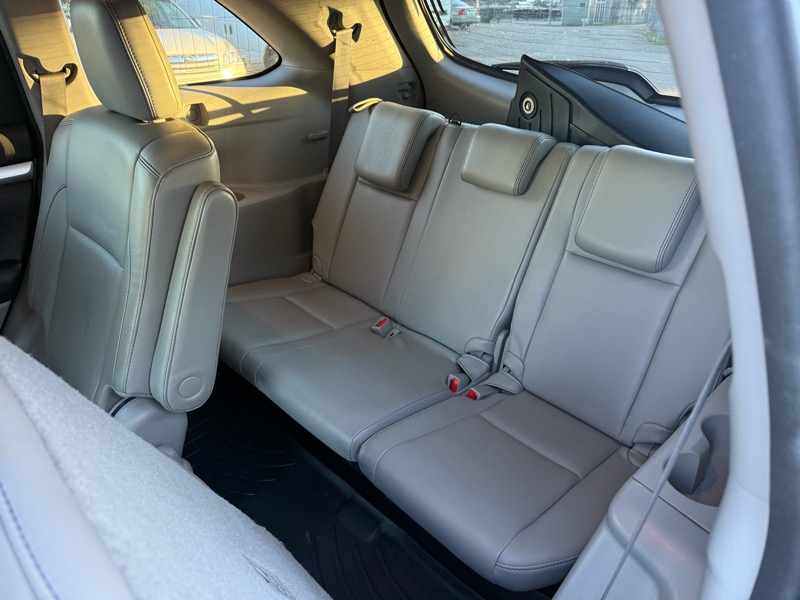 Toyota Highlander XLE 4D SUV FWD 2017