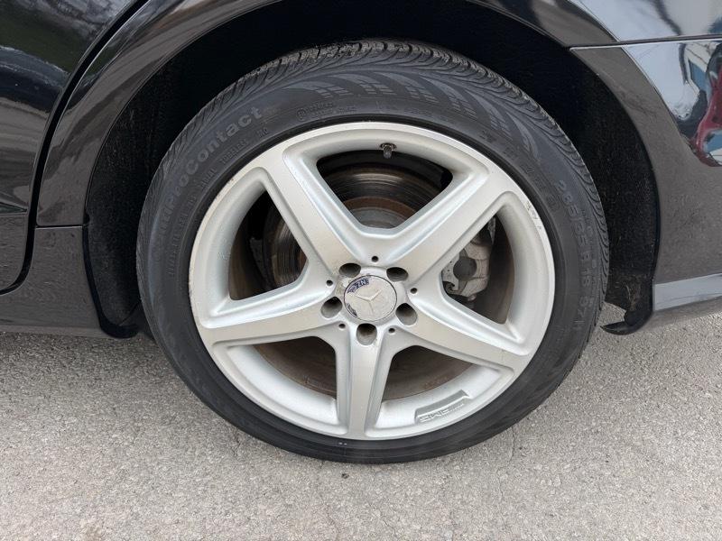 Mercedes-Benz CLS-Class CLS550 4MATIC 2012