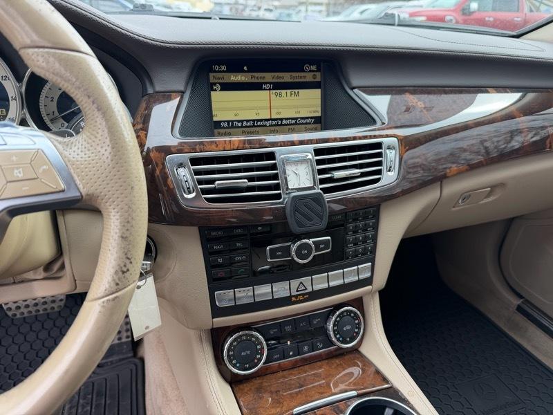 Mercedes-Benz CLS-Class CLS550 4MATIC 2012