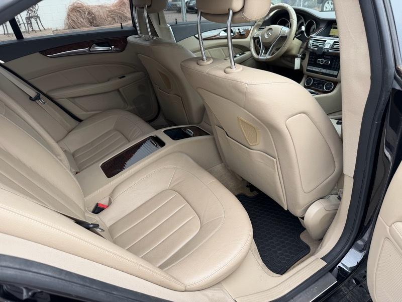 Mercedes-Benz CLS-Class CLS550 4MATIC 2012