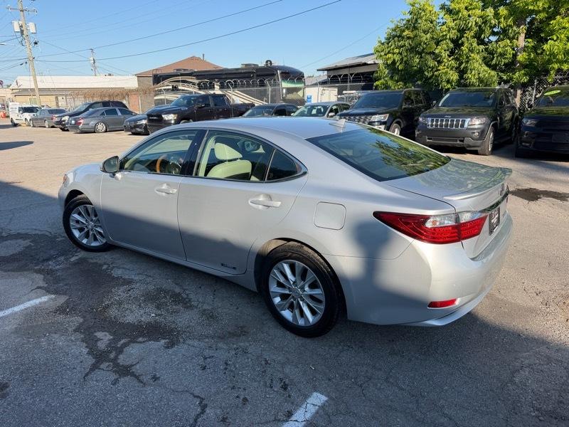 Lexus ES 300h Sedan 2013