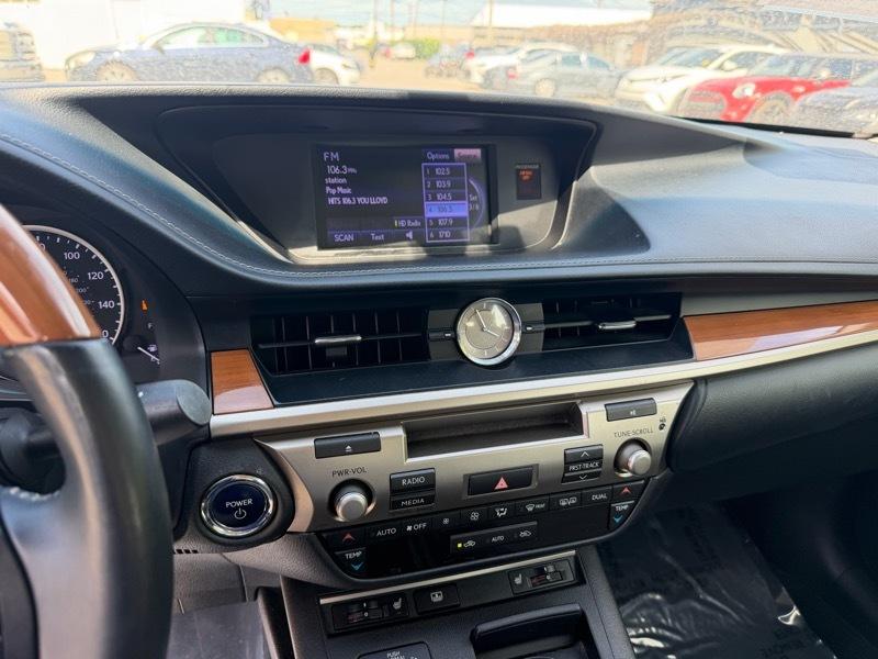 Lexus ES 300h Sedan 2013