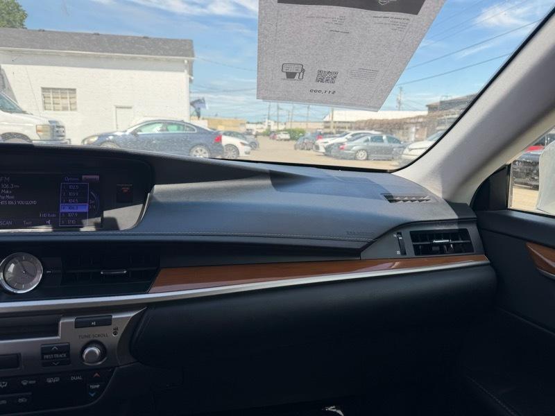 Lexus ES 300h Sedan 2013