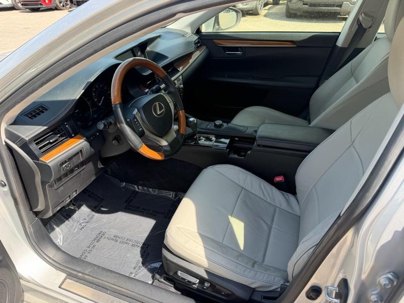 Lexus ES 300h Sedan 2013