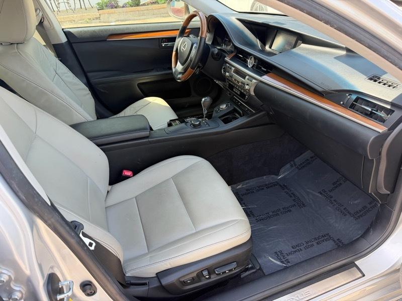 Lexus ES 300h Sedan 2013