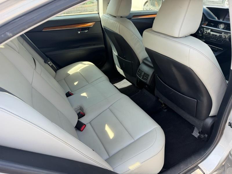 Lexus ES 300h Sedan 2013