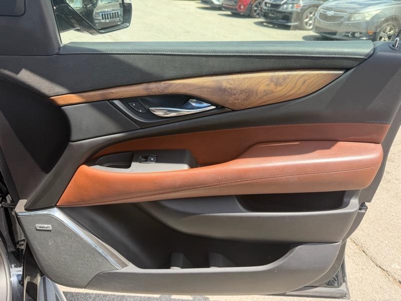 Cadillac Escalade Luxury 4WD 2015