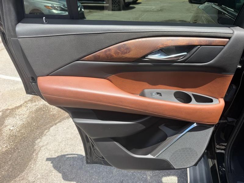 Cadillac Escalade Luxury 4WD 2015
