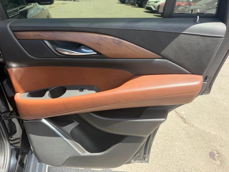 Cadillac Escalade Luxury 4WD 2015