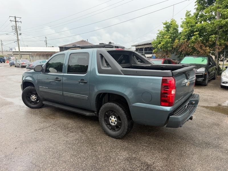 Chevrolet Avalanche LS 4WD 2009