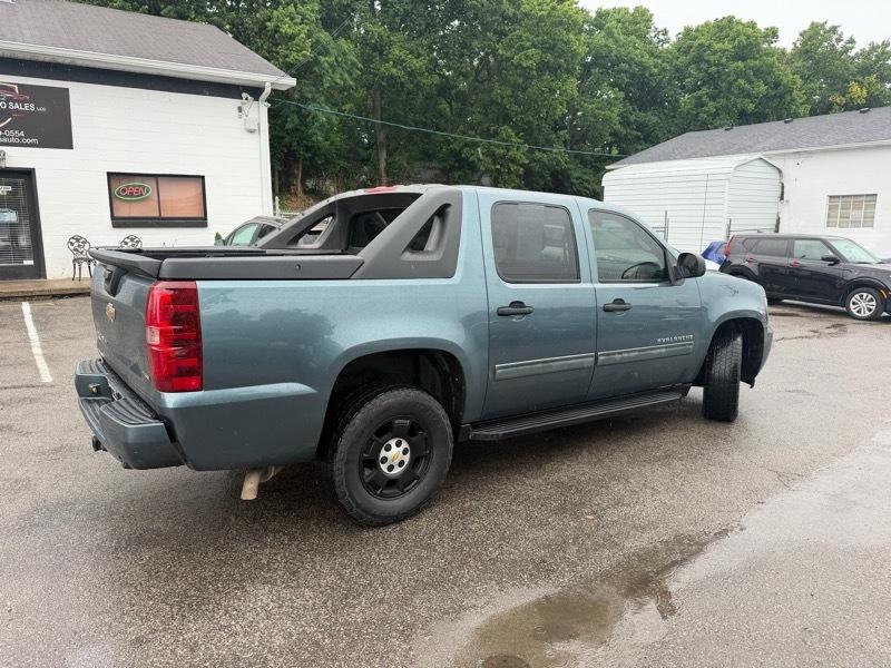 Chevrolet Avalanche LS 4WD 2009