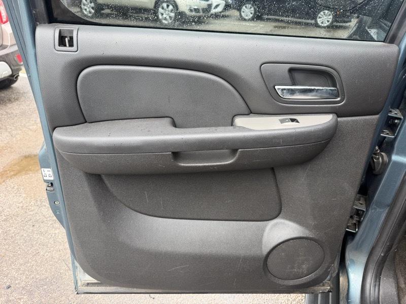 Chevrolet Avalanche LS 4WD 2009