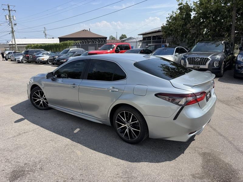 Toyota Camry SE 2022