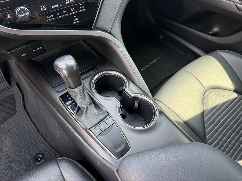 Toyota Camry SE 2022