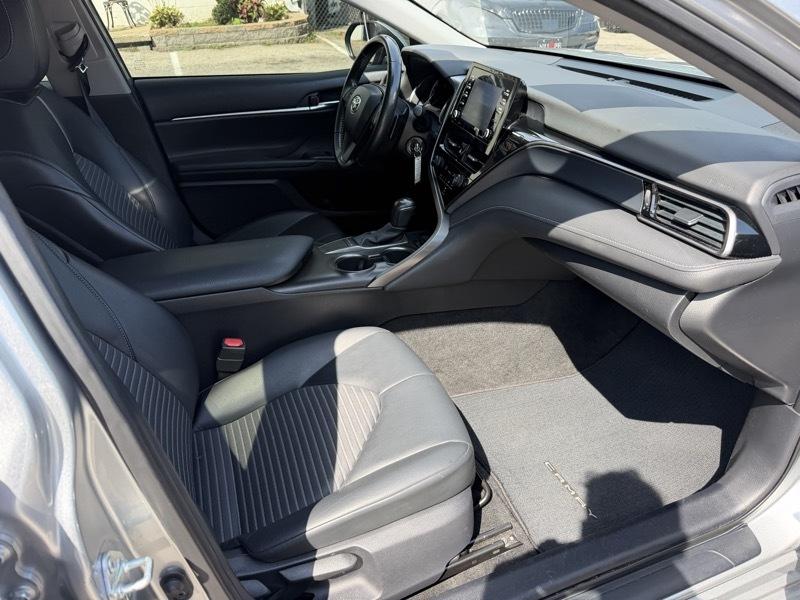 Toyota Camry SE 2022