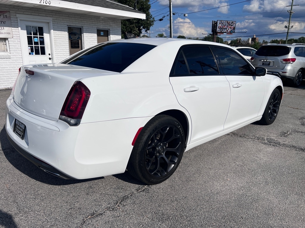 Chrysler 300  2019