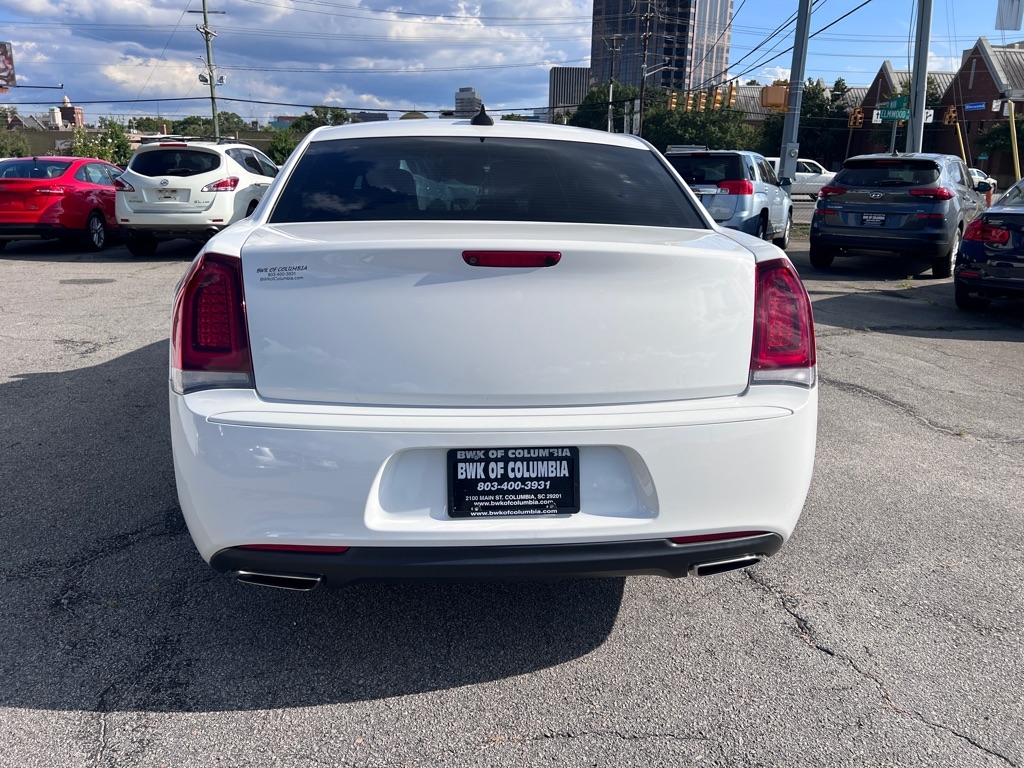 Chrysler 300  2019