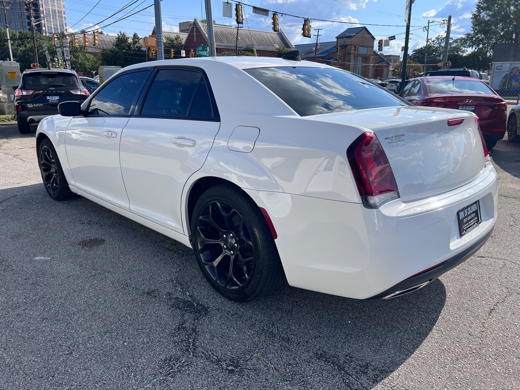 Chrysler 300  2019