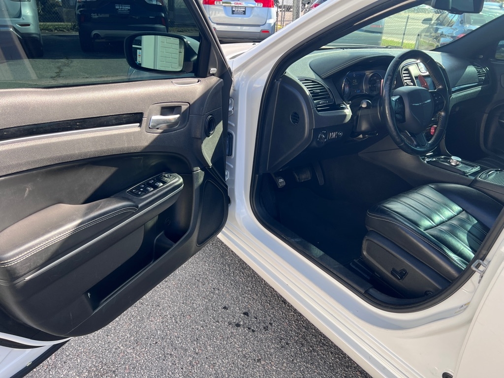Chrysler 300  2019