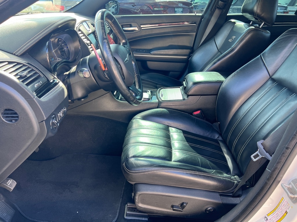 Chrysler 300  2019
