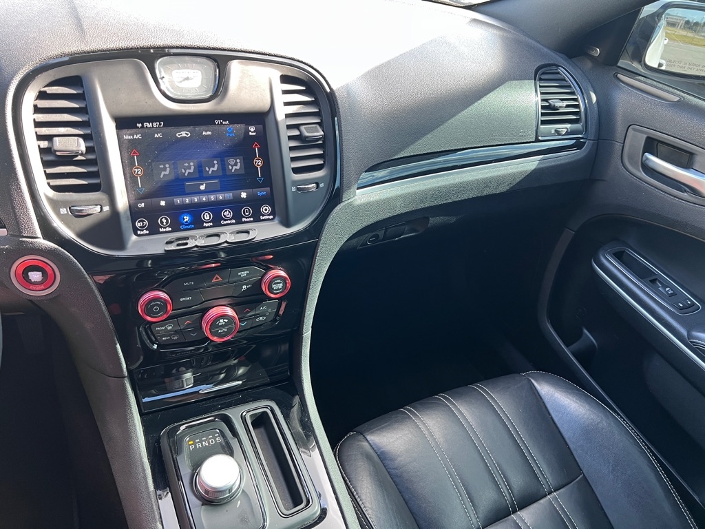 Chrysler 300  2019