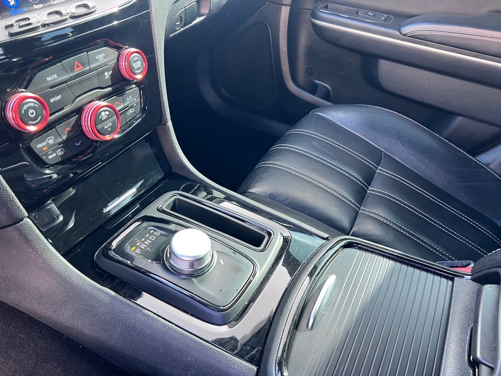 Chrysler 300  2019