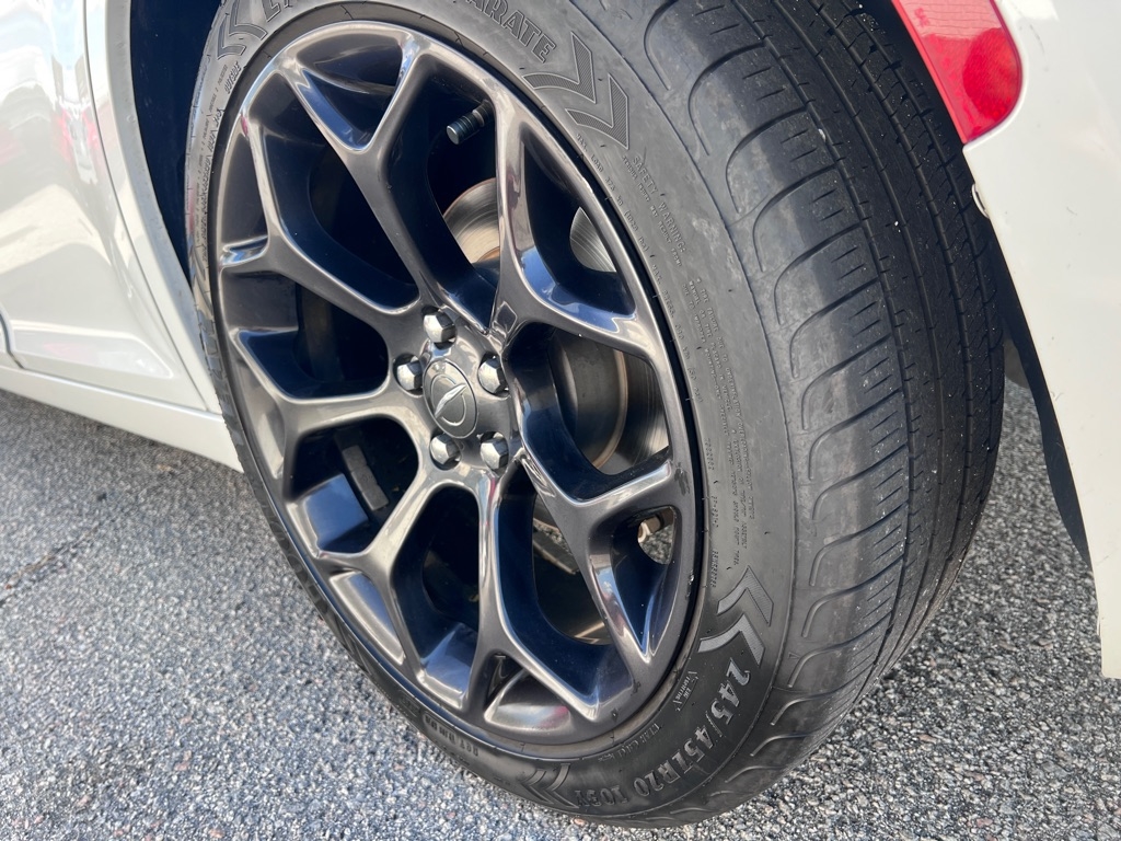 Chrysler 300  2019