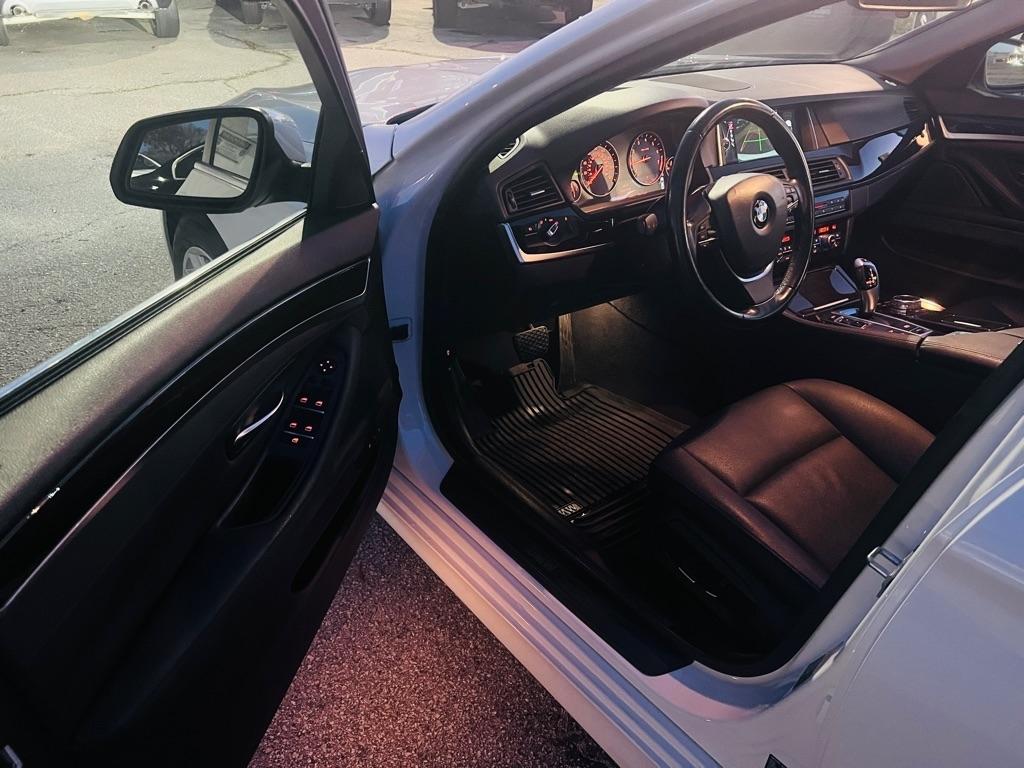 BMW 5-Series 528i xDrive 2015