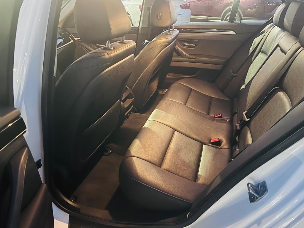 BMW 5-Series 528i xDrive 2015