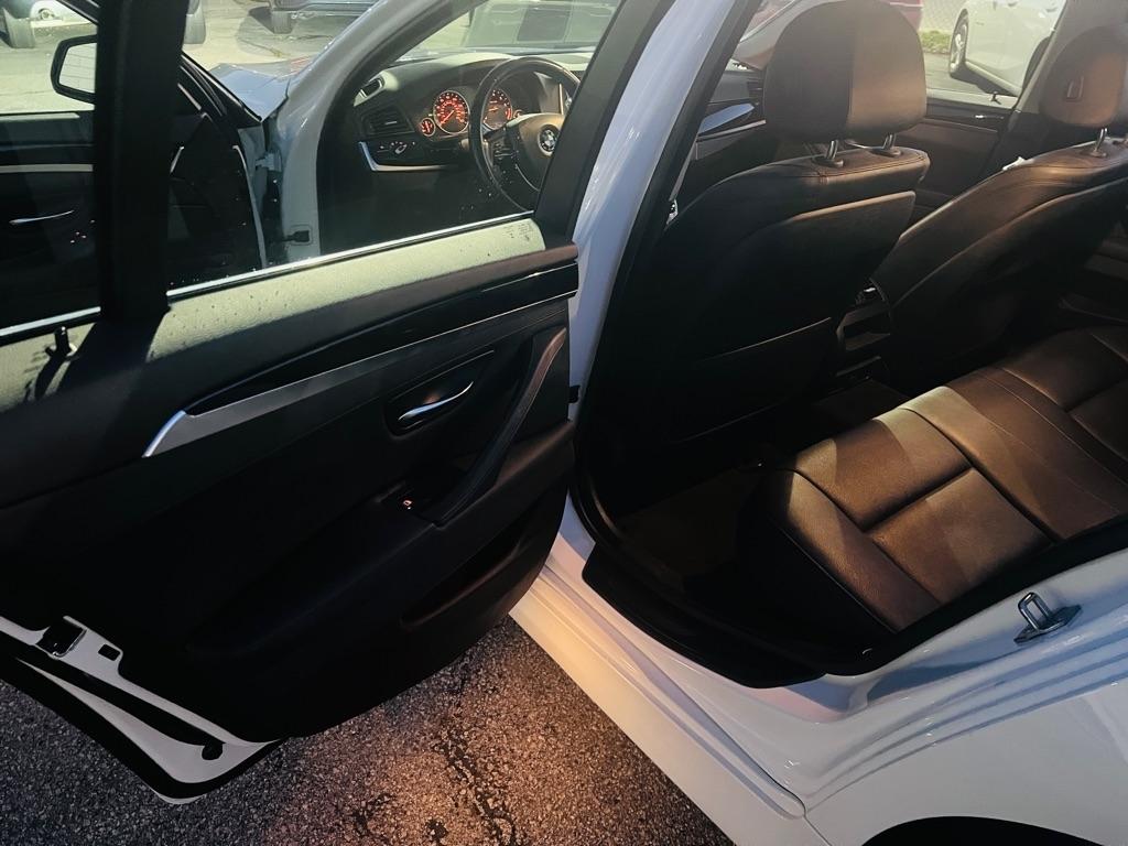 BMW 5-Series 528i xDrive 2015