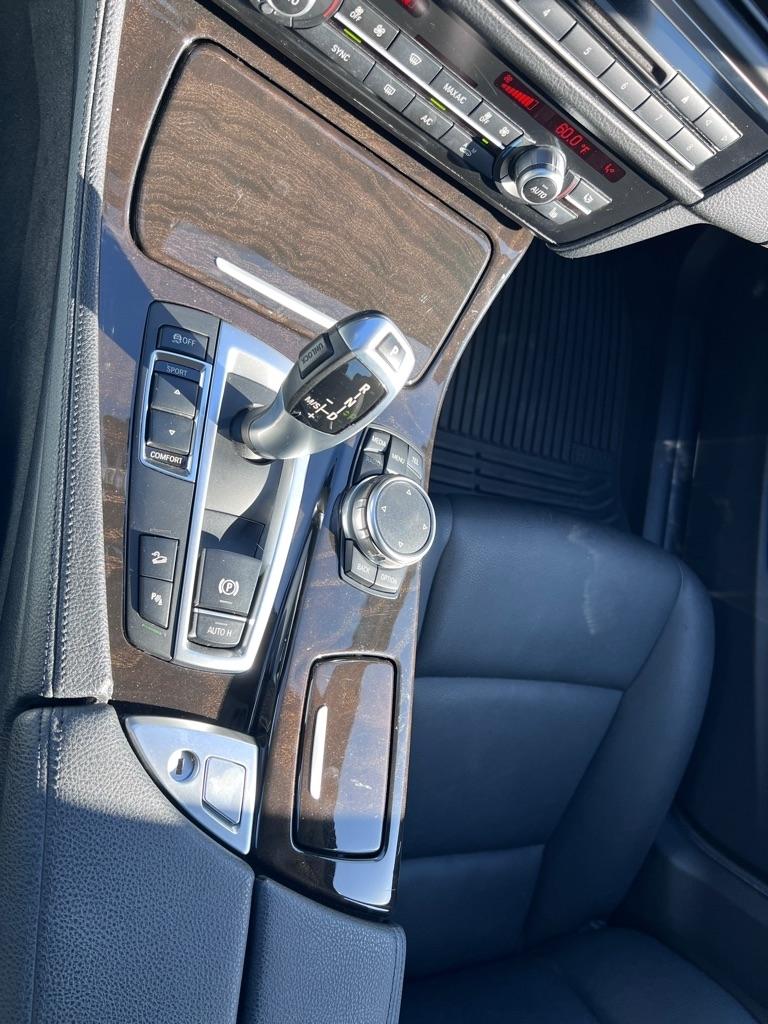 BMW 5-Series 528i xDrive 2015