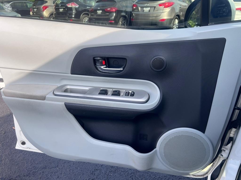 Toyota Prius c  2012