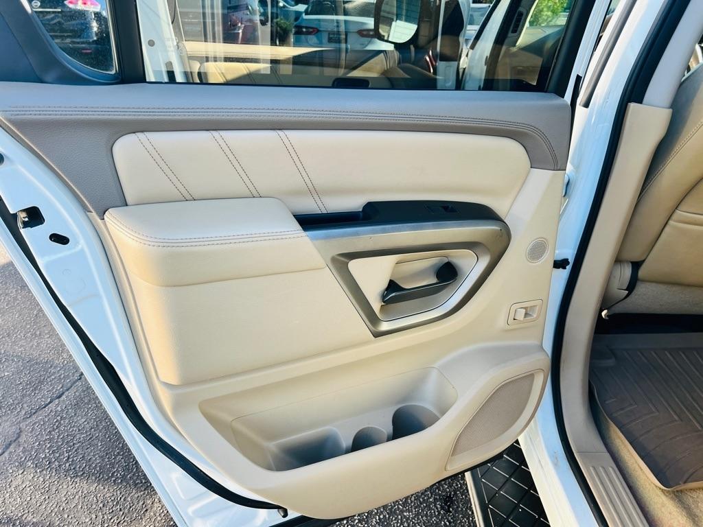 Nissan Armada  2015
