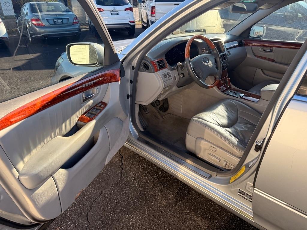 Lexus LS 430  2004