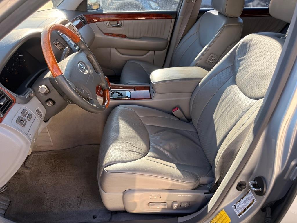 Lexus LS 430  2004