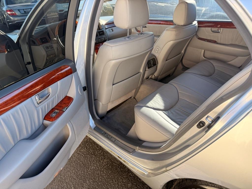 Lexus LS 430  2004