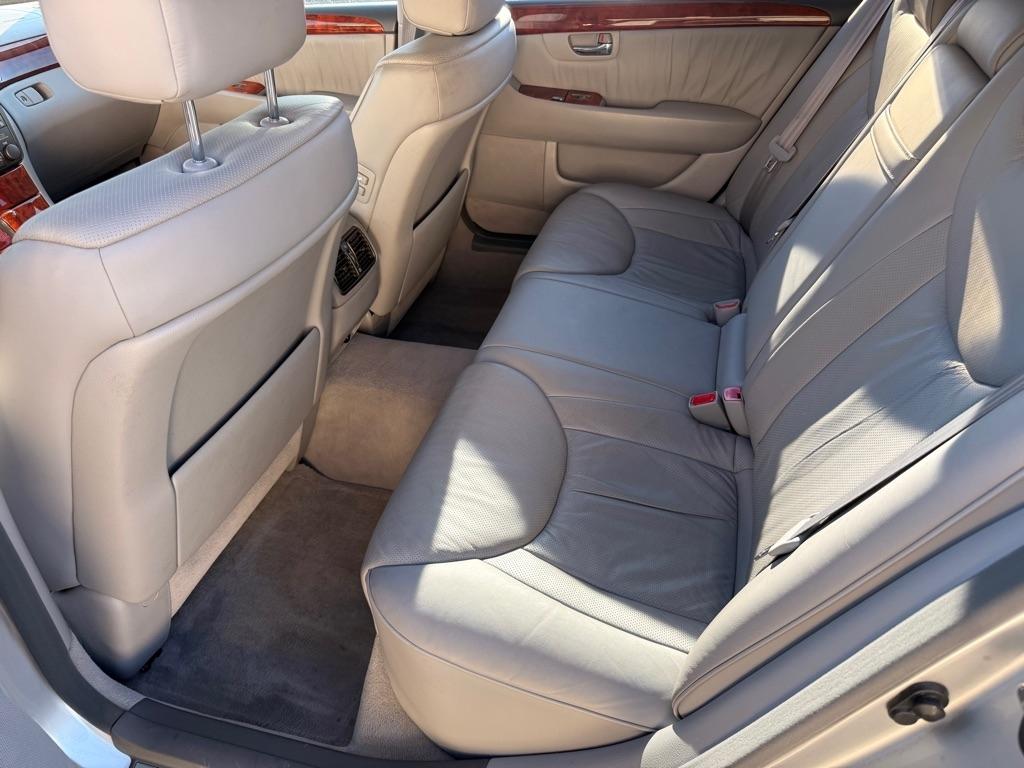 Lexus LS 430  2004
