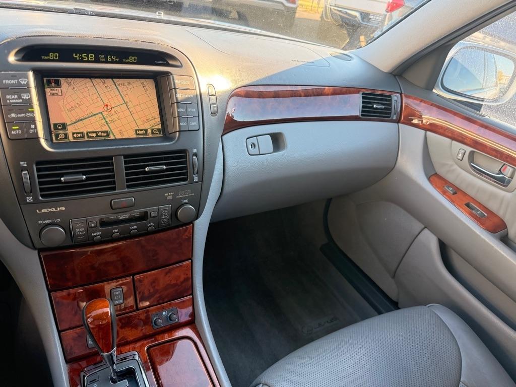 Lexus LS 430  2004