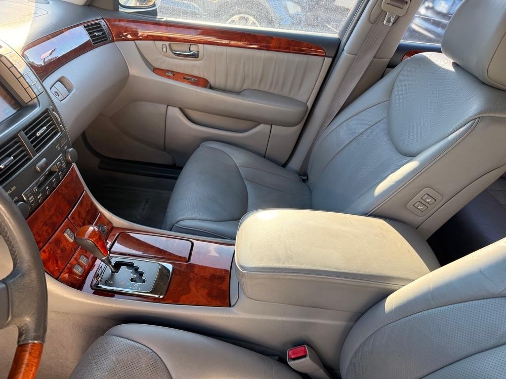 Lexus LS 430  2004