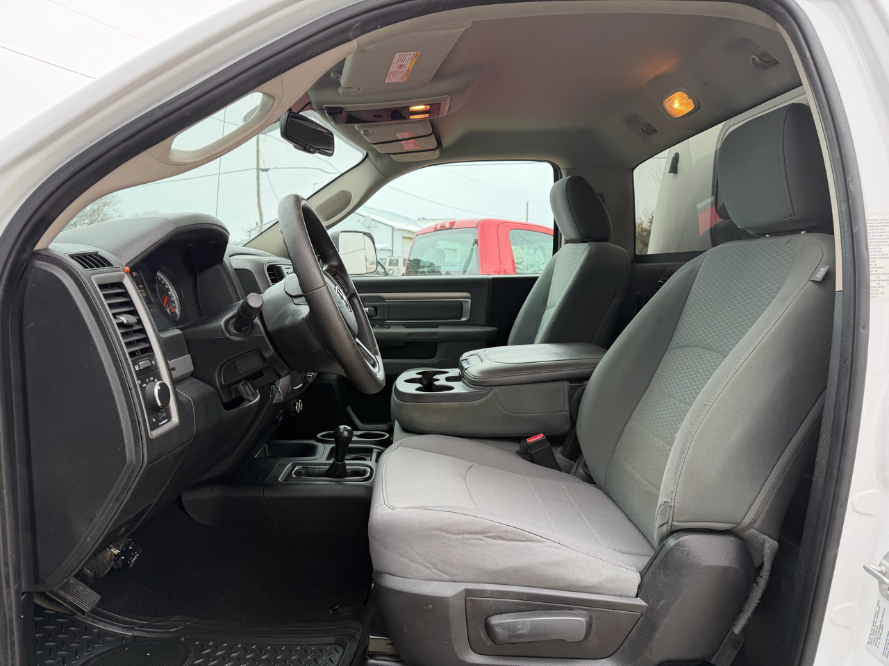 RAM 2500 4WD Reg Cab 140.5" Tradesman 2015