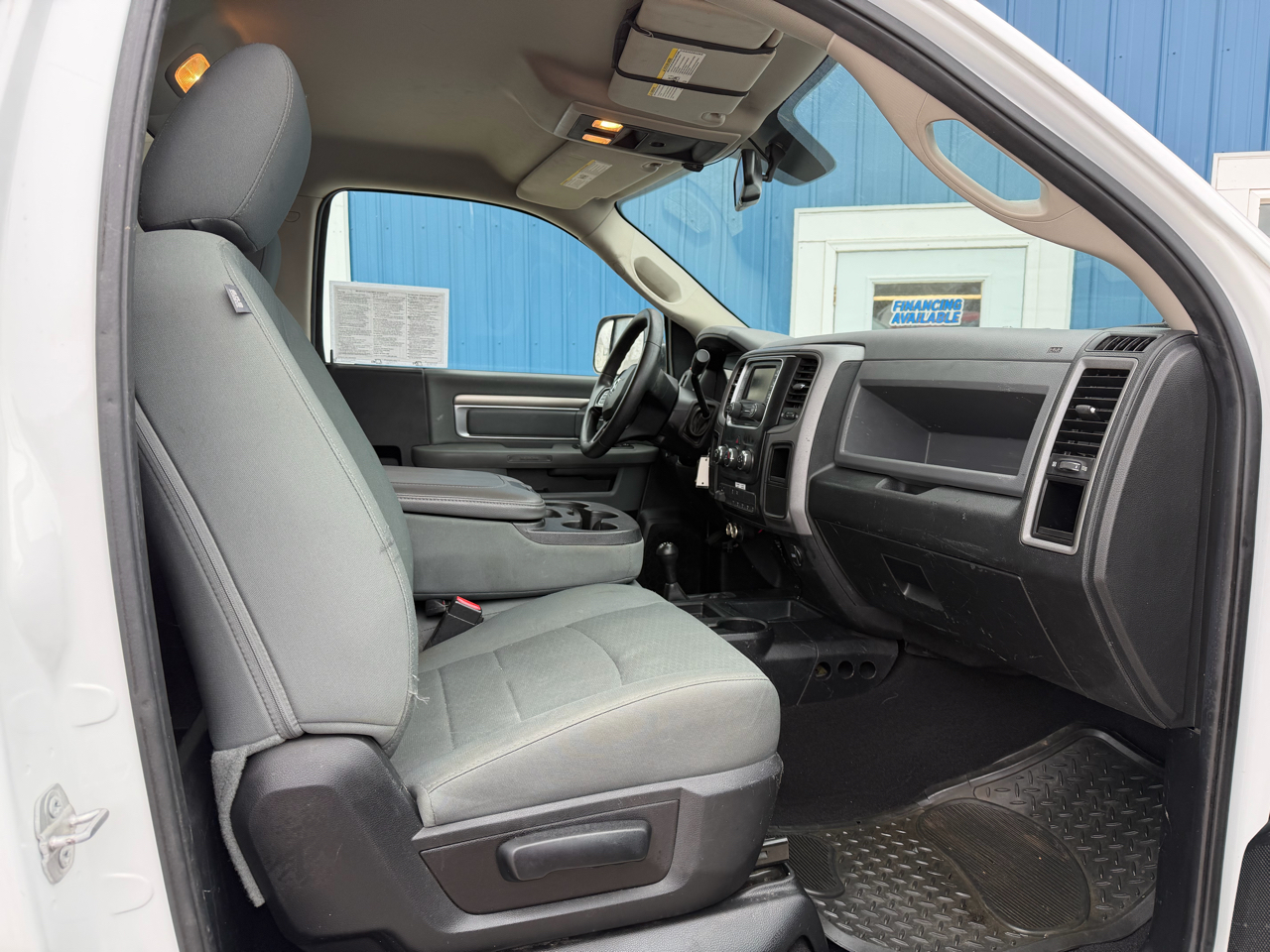 RAM 2500 4WD Reg Cab 140.5" Tradesman 2015