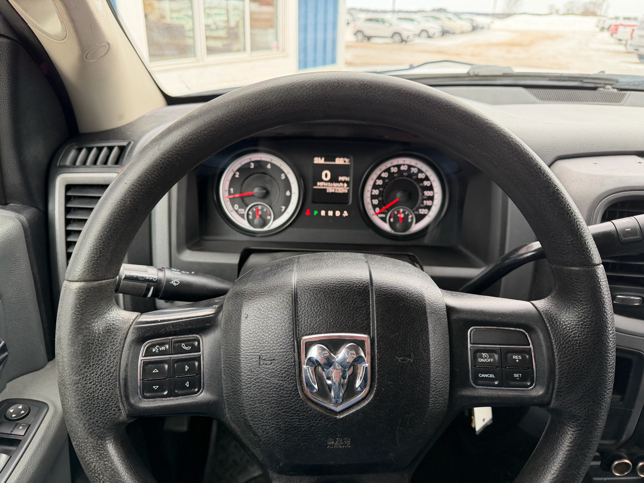 RAM 2500 4WD Reg Cab 140.5" Tradesman 2015