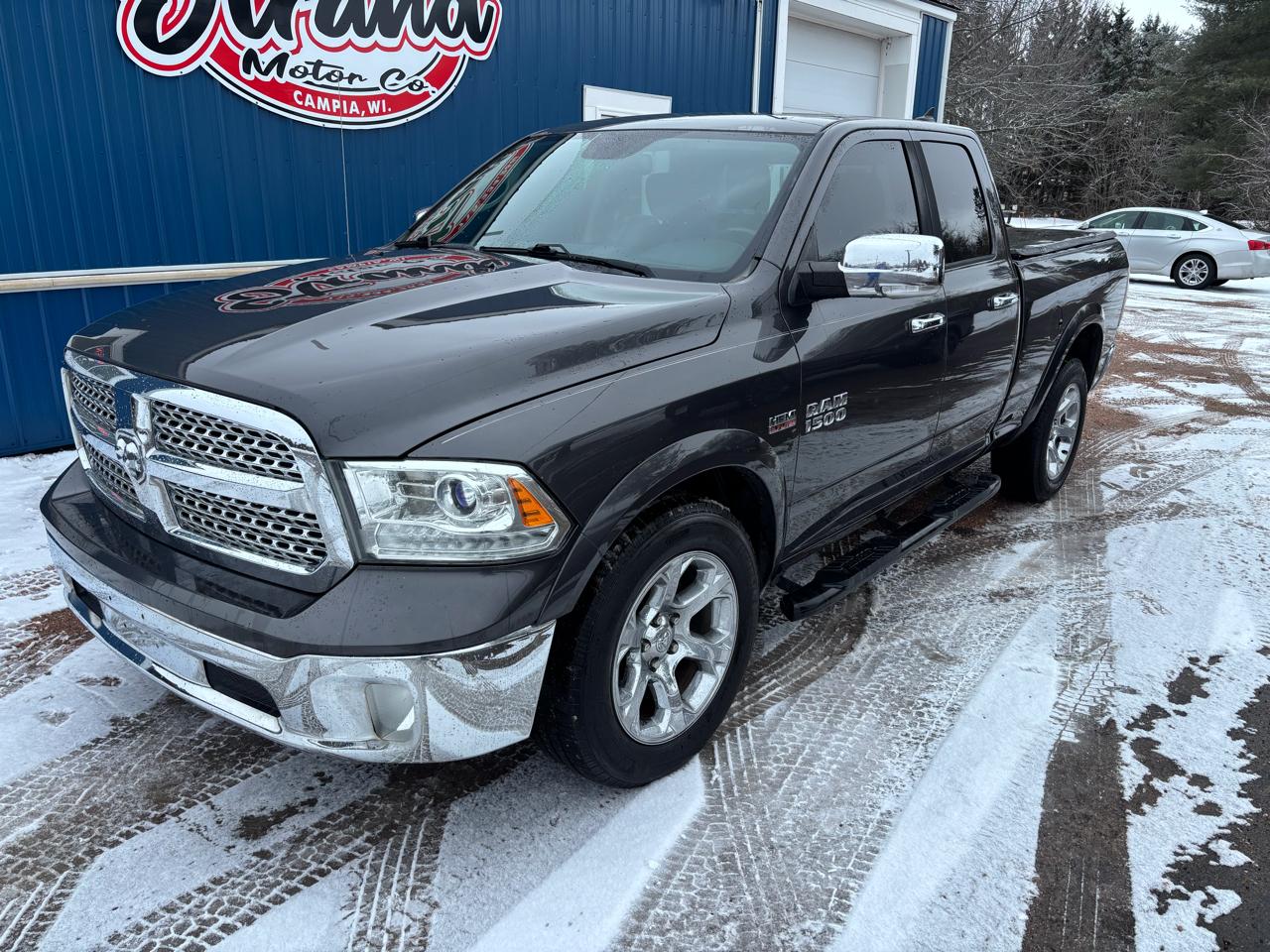 RAM 1500 Laramie 4x4 Quad Cab 6'4" Box 2017