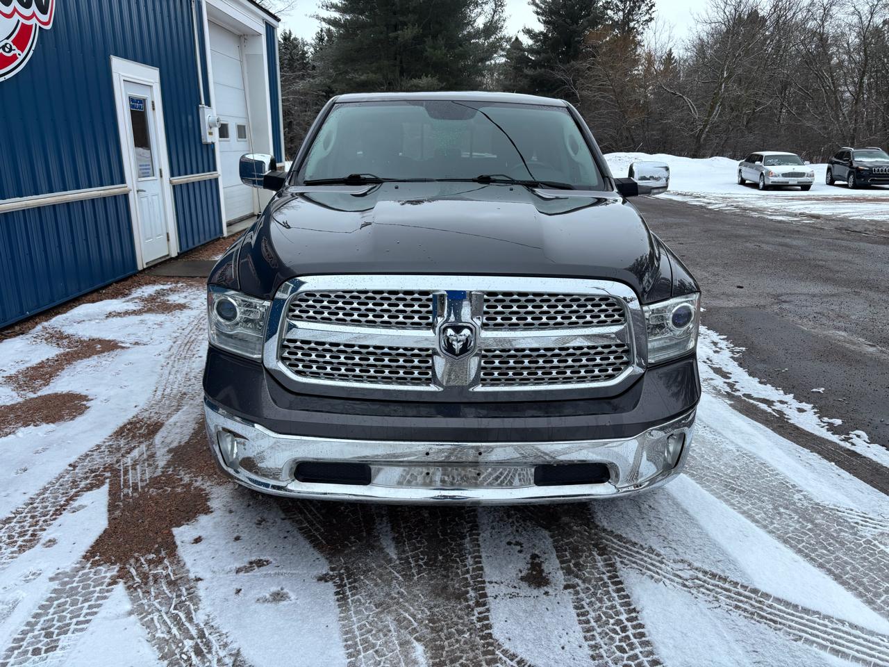 RAM 1500 Laramie 4x4 Quad Cab 6'4" Box 2017