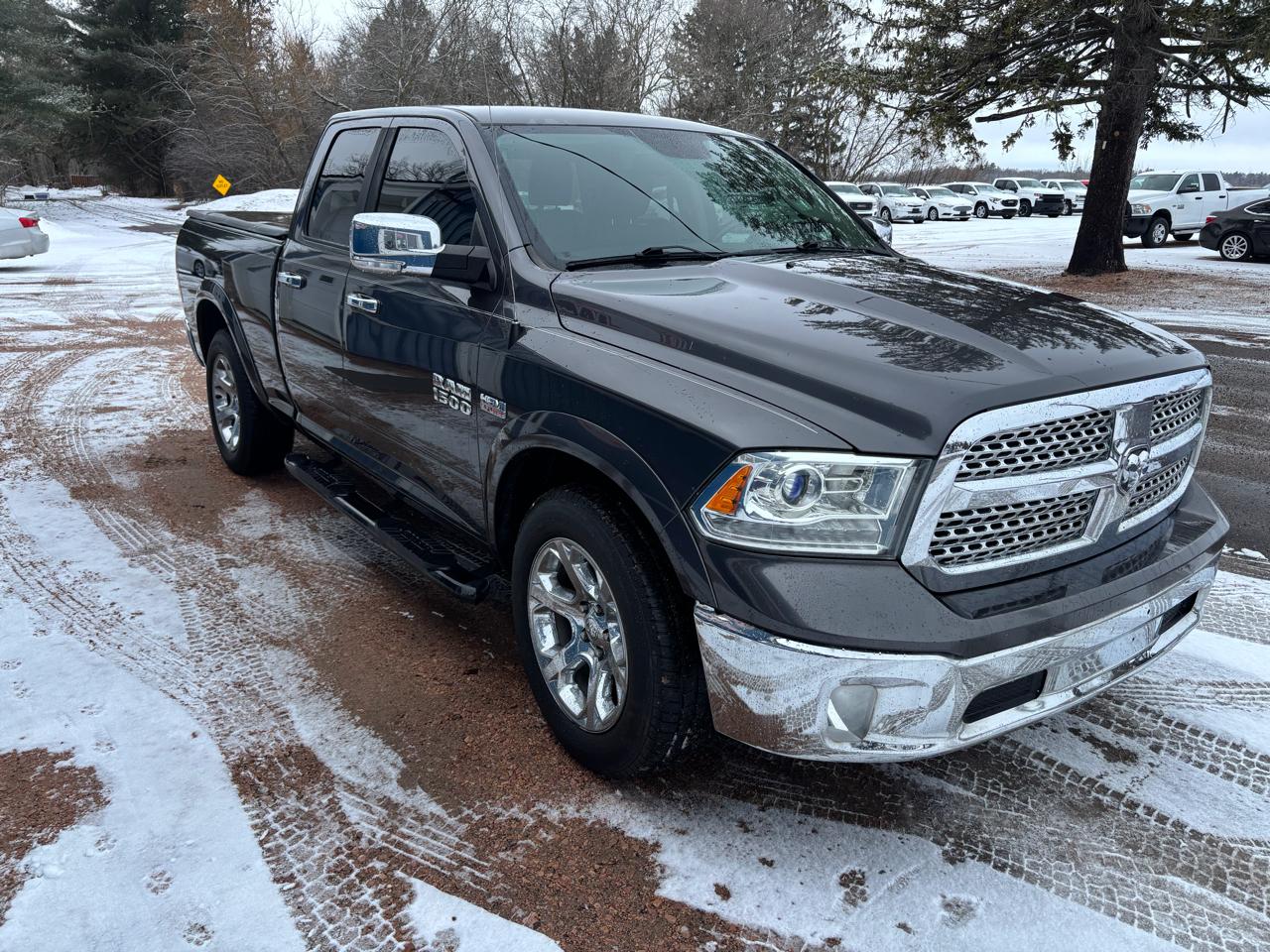 RAM 1500 Laramie 4x4 Quad Cab 6'4" Box 2017