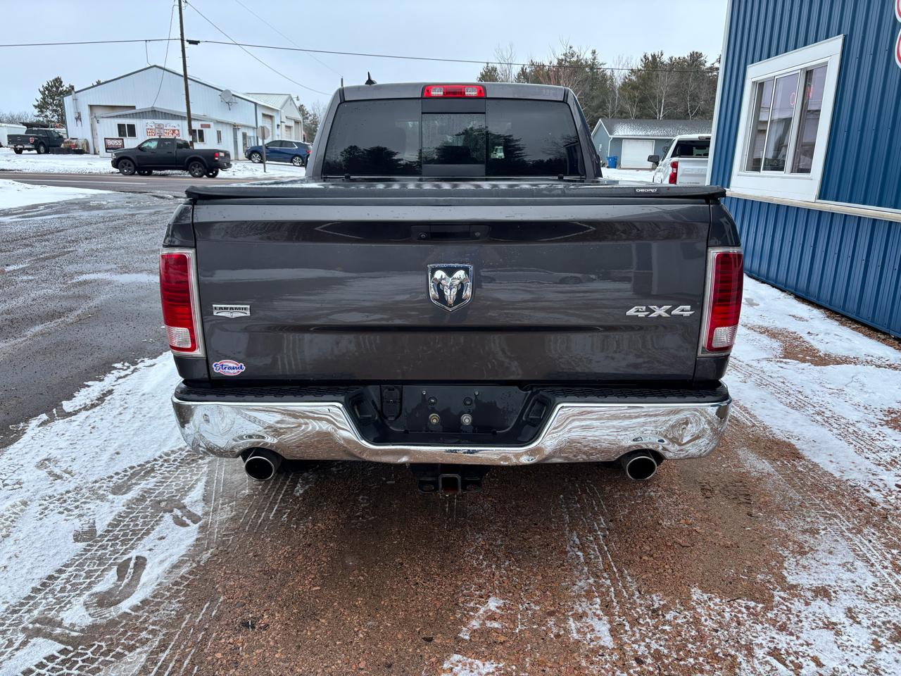 RAM 1500 Laramie 4x4 Quad Cab 6'4" Box 2017